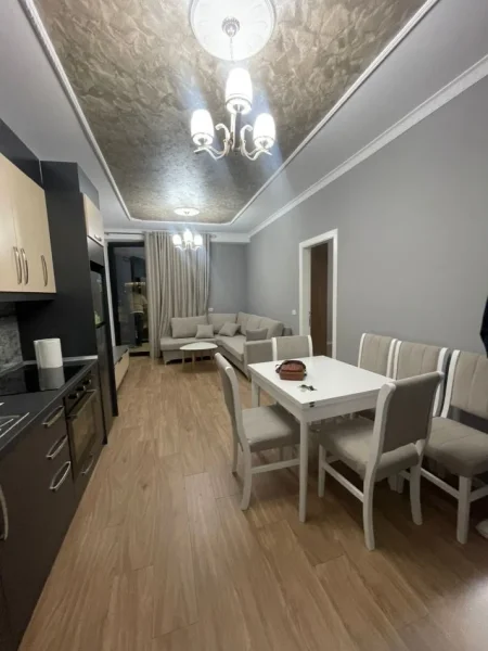 Tirane, jepet me qera apartament 2+1+Ballkon , 112 m² 1.000 € (Golden Tower)