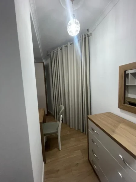 Tirane, jepet me qera apartament 2+1+Ballkon , 112 m² 1.000 € (Golden Tower)