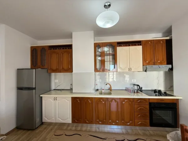 Tirane, jepet me qera apartament 1+1+Ballkon Kati 6, 60 m² 500 € 