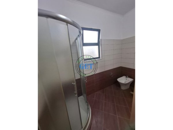 Durres, jepet me qera apartament 2+1 Kati 6, 60 m² 300 € (Stadiumi)