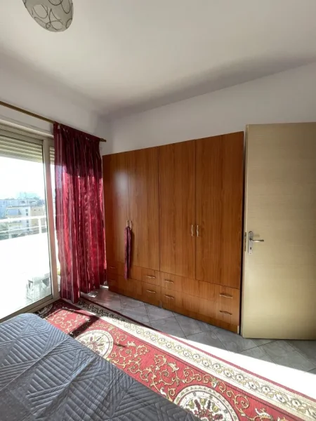 Tirane, jepet me qera apartament 1+1 Kati 6, 50 m² 500 € (Mine Peza)