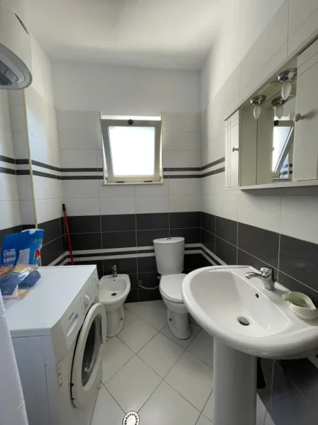 Tirane, jepet me qera apartament 1+1 Kati 6, 50 m² 500 € (Mine Peza)