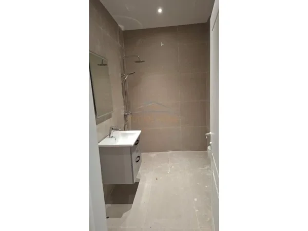 Tirane, jepet me qera apartament 1+1 Kati 6, 67 m² 850 € (Komuna e Parisit)