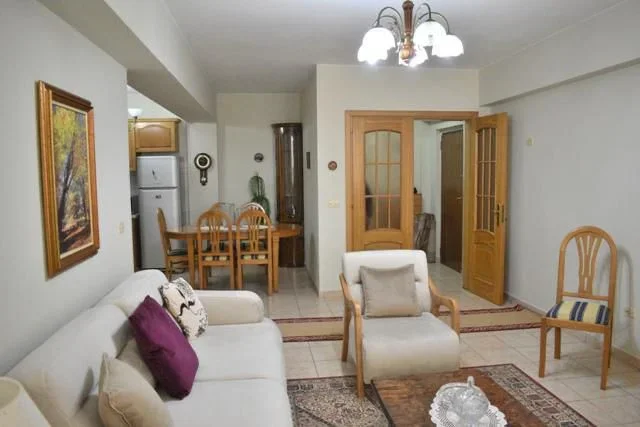 Tirane, jepet me qera apartament 2+1+Ballkon Kati 4, 106 m² 800 € (Sheshi Willson)