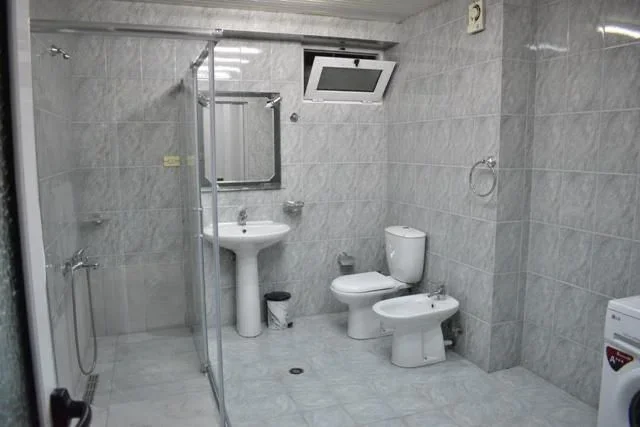 Tirane, jepet me qera apartament 2+1+Ballkon Kati 4, 106 m² 800 € (Sheshi Willson)