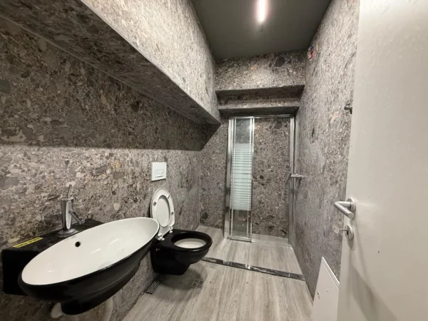 Tirane, shitet apartament Dublex , 44 m² 96.000 € (gjimnazi partizani)