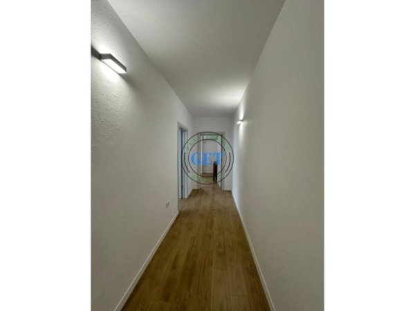 Durres, jepet me qera apartament 2+1 Kati 4, 100 m² 650 € (Tregu fruta perimeve)