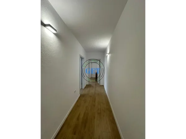 Durres, jepet me qera apartament 2+1 Kati 4, 100 m² 650 € (Tregu fruta perimeve)