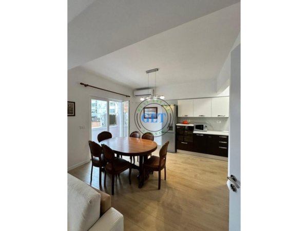 Durres, jepet me qera apartament 2+1 Kati 4, 100 m² 650 € (Tregu fruta perimeve)