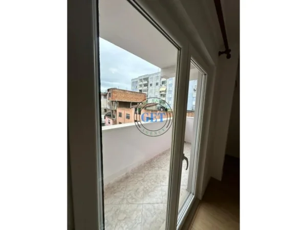 Durres, jepet me qera apartament 2+1 Kati 4, 100 m² 650 € (Tregu fruta perimeve)