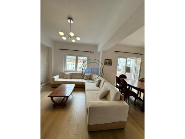 Durres, jepet me qera apartament 2+1 Kati 4, 100 m² 650 € (Tregu fruta perimeve)