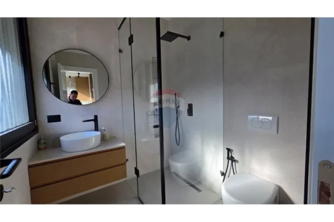 Vlore - Lungomare, shitet apartament+verande | Penthouse 2+1 Kati 10, 117 m² 328.500 € (Pranë Shkollës së Marinerisë, Lungomare, Vlorë)