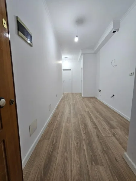 Tirane, shitet apartament 1+1 Kati 2, 132.000 € 