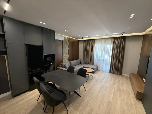 Tirane, jepet me qera apartament 1+1+Aneks+Ballkon Kati 10, 76 m² 1.000 € (Zogu i Zi)