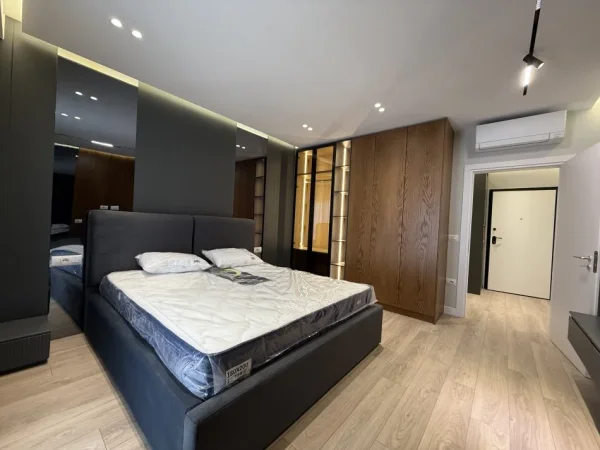 Tirane, jepet me qera apartament 1+1+Aneks+Ballkon Kati 10, 76 m² 1.000 € (Zogu i Zi)