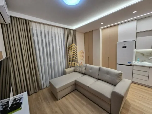 Tirane, jepet me qera garsonier Kati 5, 49 m² 