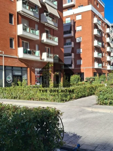 Tirane, jepet me qera magazine Kati -1, 210 m² 850 € (Astir)