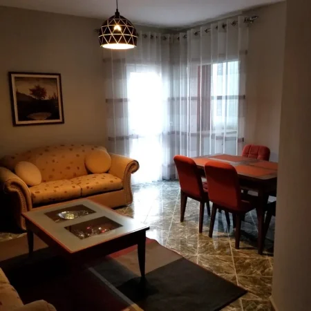 🏡JEPET  APARTAMENT ME QERA TEK RRUGA  MINE PEZA  / RRUGA FORTUZI NE  Tiranë