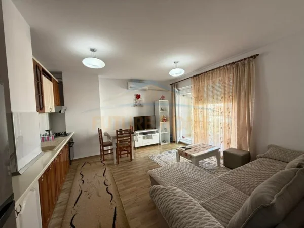 Tirane, jepet me qera apartament 1+1 Kati 6, 60 m² 500 € (Rruga Siri Kodra, Rezidenca Siri)