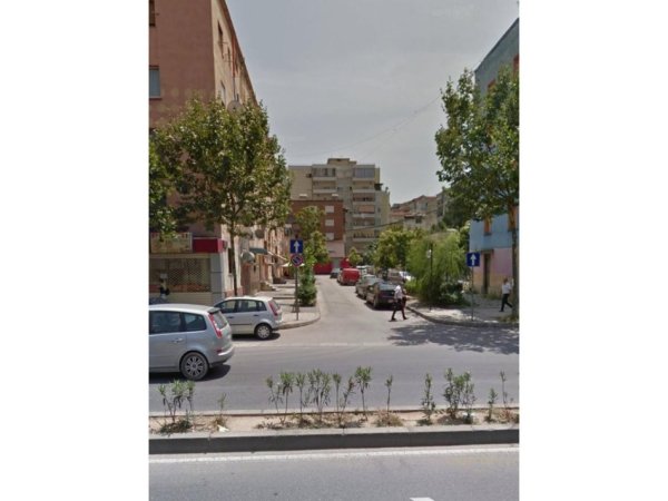 Tirane, jepet me qera ambjent biznesi Kati 0, 25 m² 350 € (Harry Fultz)