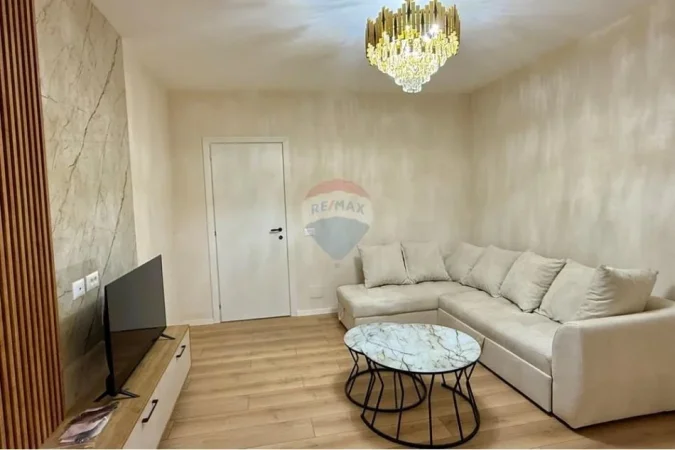 Tirane, jepet me qera apartament 2+1 Kati 6, 102 m² 500 € (Foto Xhavella)