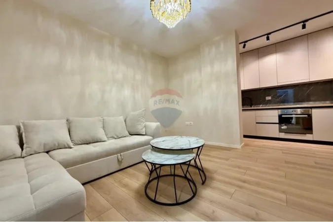Tirane, jepet me qera apartament 2+1 Kati 6, 102 m² 500 € (Foto Xhavella)
