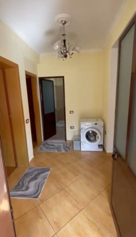 Jepet Apartament 2+1 me Qera tek Sofra e Ariut Tek Ekonomiku,   500 €URO