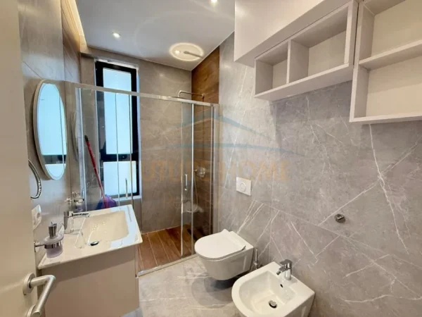 Tirane, jepet me qera apartament 2+1+2+Parkim Kati 3, 104 m² 1.000 € (Rruga Jordan Misja , Amma Residence)