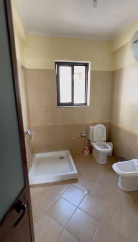 Jepet Apartament 2+1 me Qera tek Sofra e Ariut Tek Ekonomiku,   500 €URO