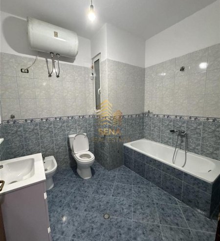 Tirane, jepet me qera apartament 2+1+Ballkon Kati 4, 140 m² 530 € (Porcelan)