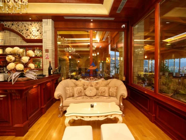 Vlore - Lungomare, jepet me qera hotel , 2.400 m² 60.000 €