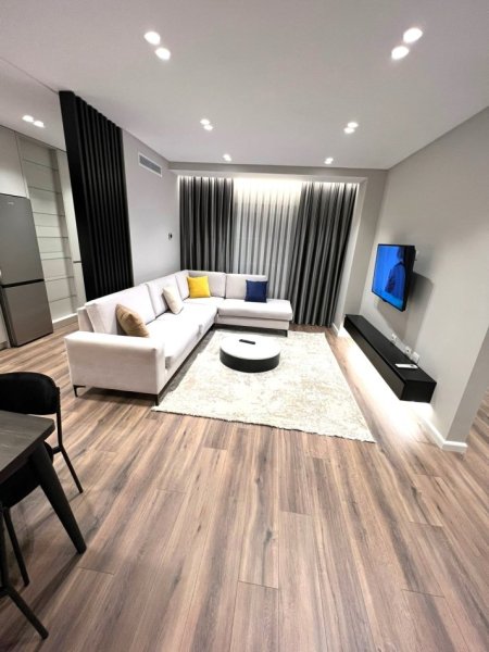 Jepet me Qera Apartament 2+1 tek Fusha e Aviacionit,   700 €URO