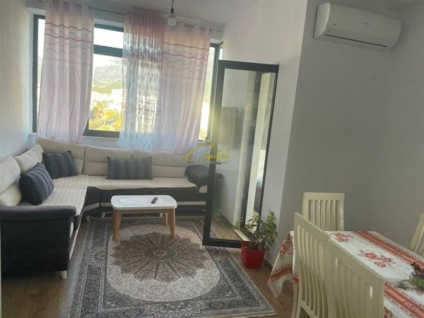 Tirane, jepet me qera apartament 2+1 Kati 7, 100 m² 700 € (PORCELAN)
