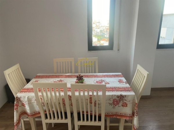 Tirane, jepet me qera apartament 2+1 Kati 7, 100 m² 700 € (PORCELAN)