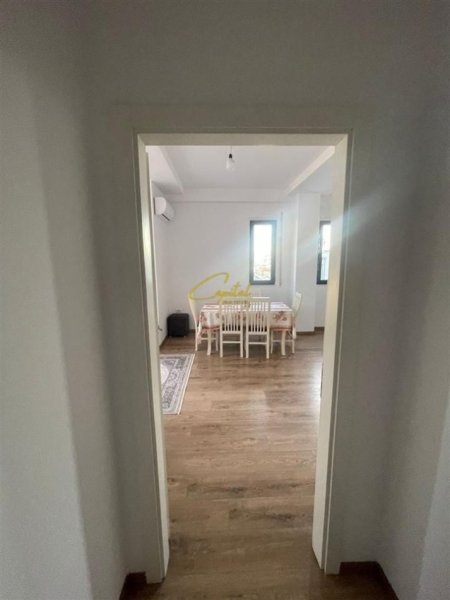Tirane, jepet me qera apartament 2+1 Kati 7, 100 m² 700 € (PORCELAN)