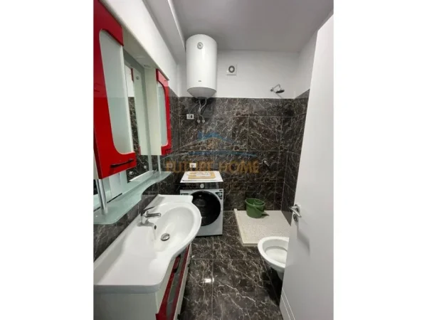 Tirane, jepet me qera apartament 1+1 Kati 1, 65 m² 650 € (MYSLYM SHYRI)