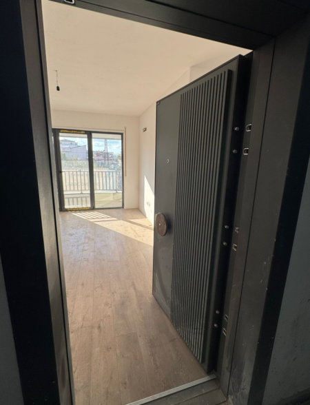 Tirane, shes apartament 1+1+Ballkon Kati 1, 78 m² 145.600 € (Rruga Jordan Misja)