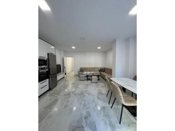 Tirane, jepet me qera apartament 2+1+Ballkon Kati 1, 113 m² 800 € (Rruga Eduard Mane)