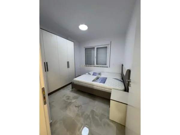 Tirane, jepet me qera apartament 2+1+Ballkon Kati 1, 113 m² 800 € (Rruga Eduard Mane)