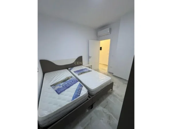 Tirane, jepet me qera apartament 2+1+Ballkon Kati 1, 113 m² 800 € (Rruga Eduard Mane)