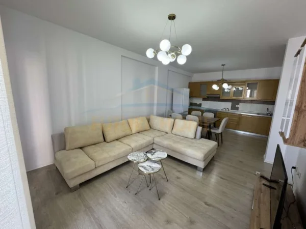 Tirane, jepet me qera apartament 2+1 Kati 5, 110 m² 550 € 