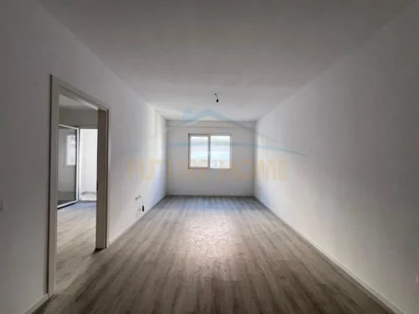 Tirane, shitet 1+1 Kati 5, 71 m² 128.000 € (Laprak)
