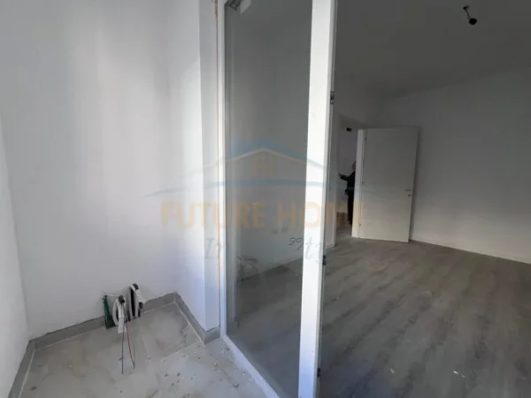 Tirane, shitet 1+1 Kati 5, 71 m² 128.000 € (Laprak)