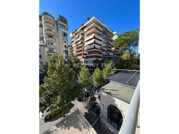 Tirane, jepet me qera apartament 1+1 Kati 3, 65 m² 850 € (ish Bllok)