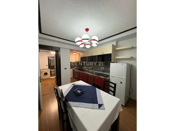 Tirane, jepet me qera apartament 1+1 Kati 3, 65 m² 850 € (ish Bllok)