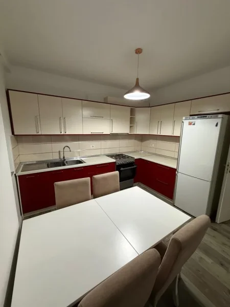 Tirane, jepet me qera apartament 2+1+Aneks+Ballkon Kati 5, 110 m² 550 € (2 palmat)