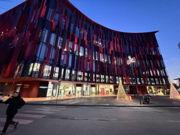 Tirane, shes hotel Kati 3, 370 m² (Shitet Hotel Prane Stadiumit Air Albania)