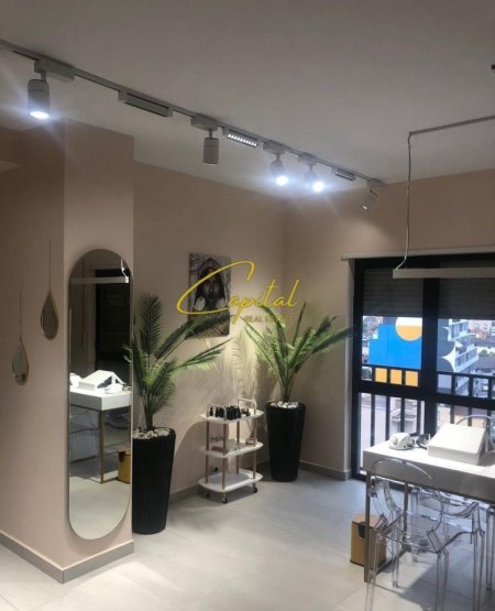 Tirane, jepet me qera zyre Kati 10, 120 m² 750 € (RRUGA E DIBRES)