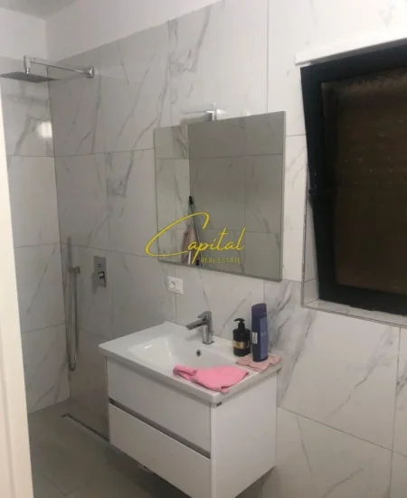 Tirane, jepet me qera zyre Kati 10, 120 m² 750 € (RRUGA E DIBRES)