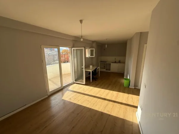 Tirane, shes apartament 1+1 Kati 3, 90 m² 170.000 € (Myslym Shyri)